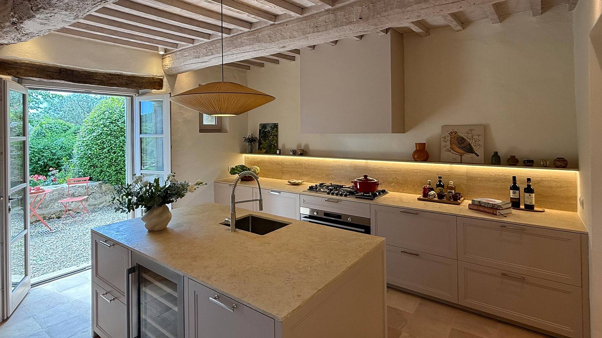 fully equipped kitchen 