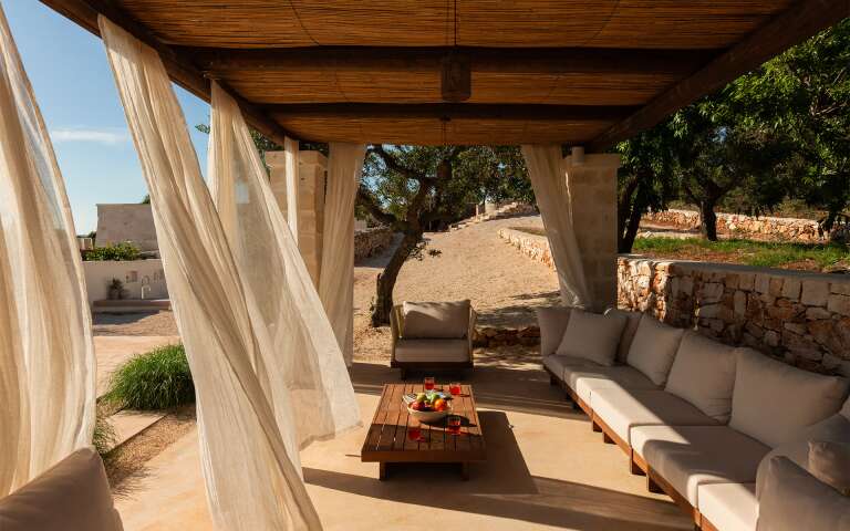 pool area with lounge space