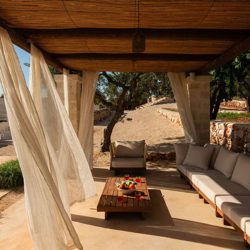 pool area with lounge space