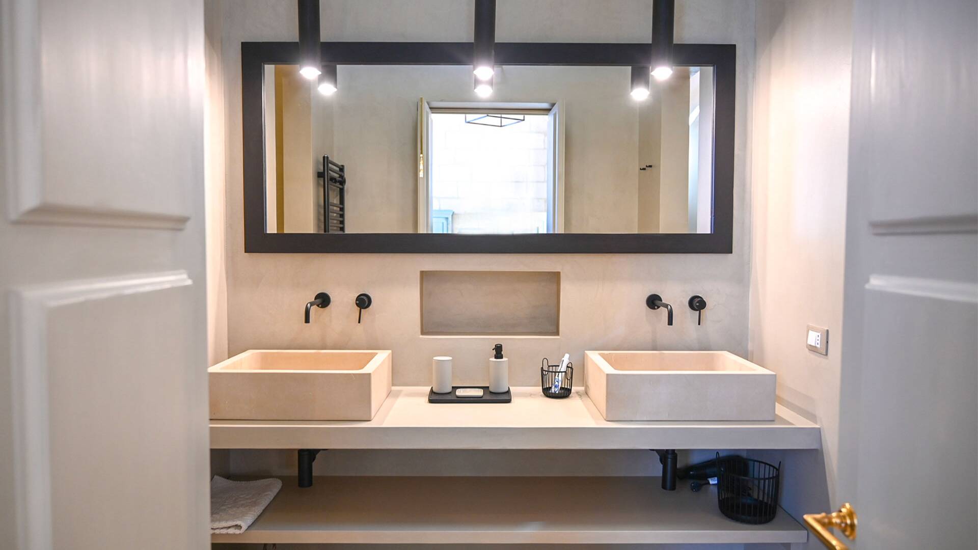 en suite bathroom with double basin