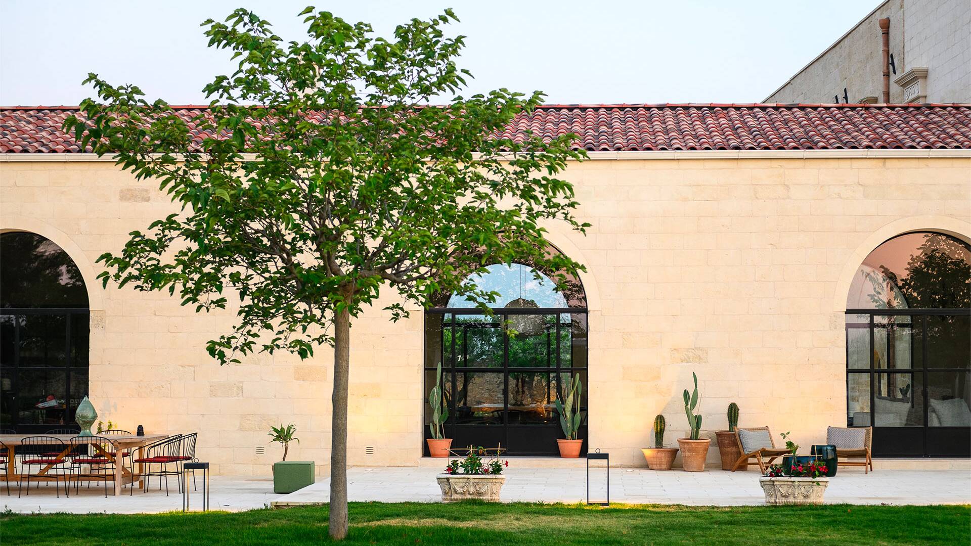 spacious garden with lounge areas