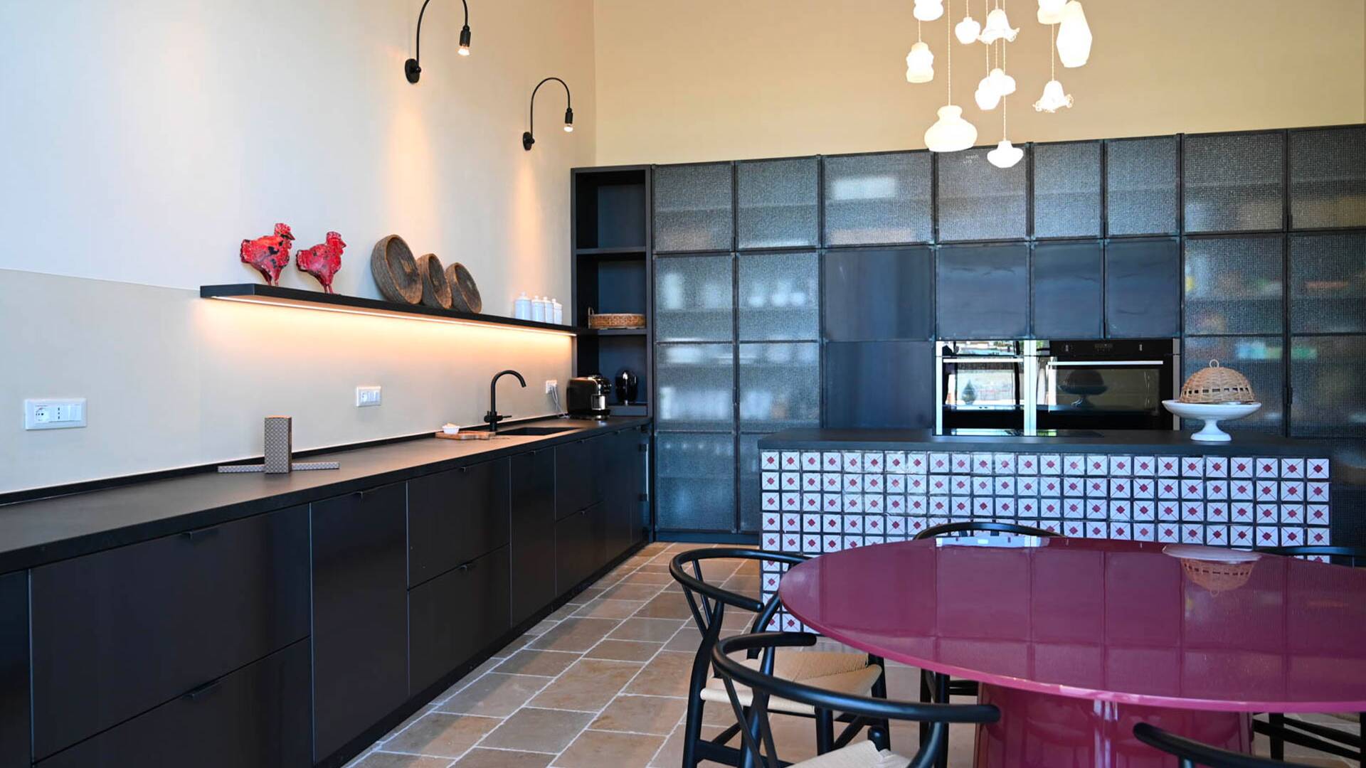 fully equipped kitchen 