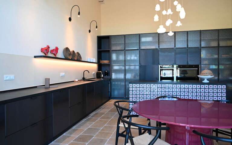 fully equipped kitchen 