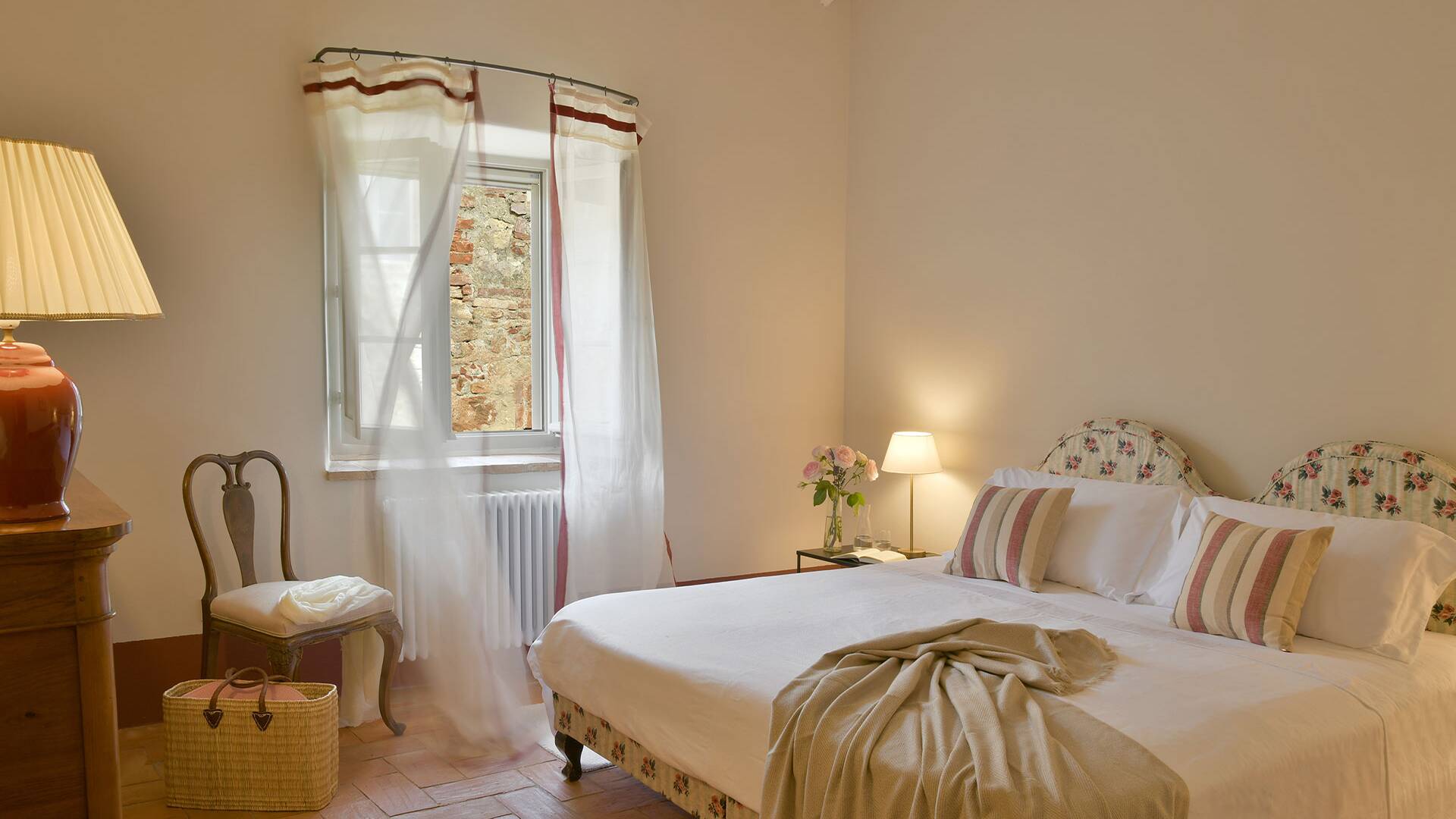 twin bedroom convertible into a double