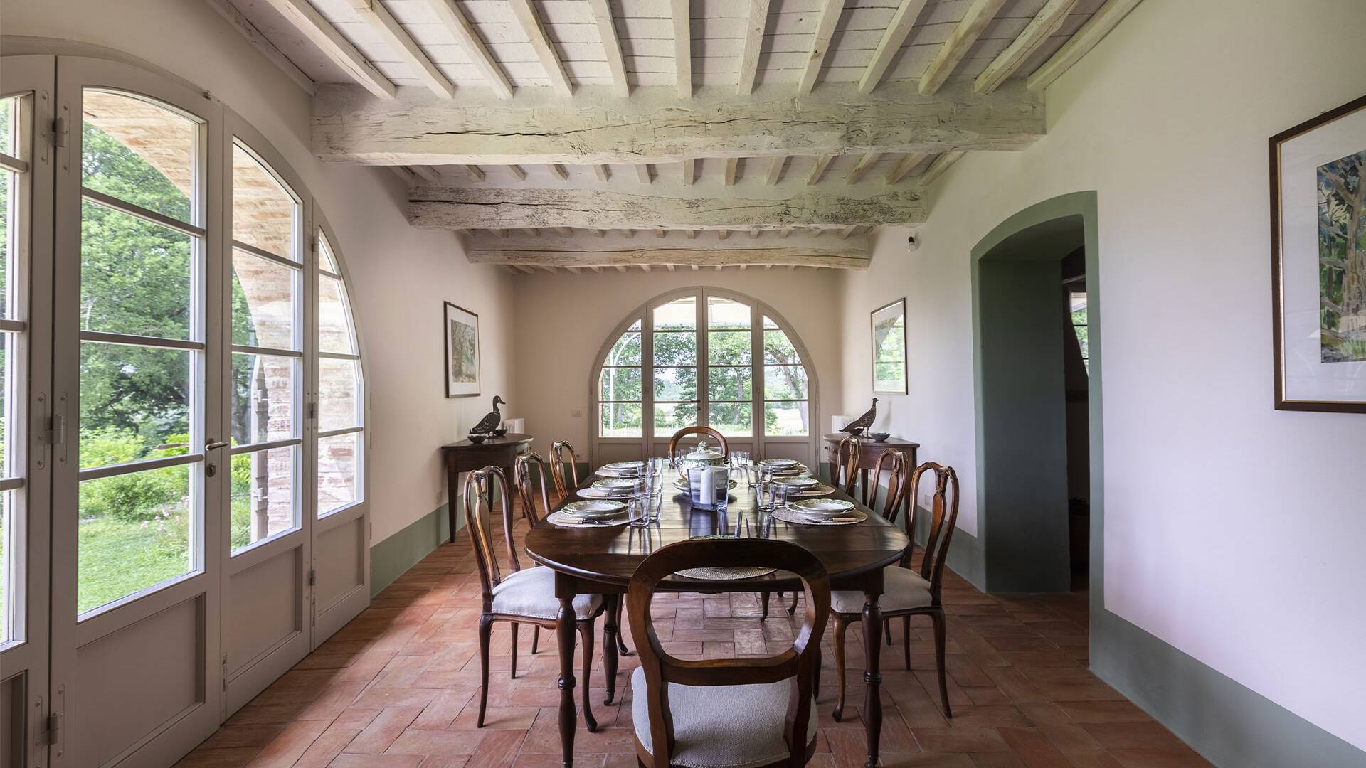 villa 1 dining table 