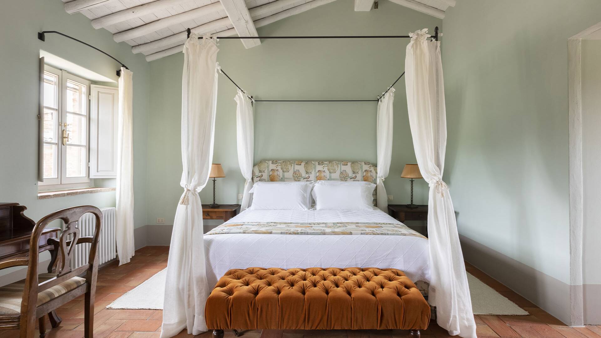 en suite master bedroom 