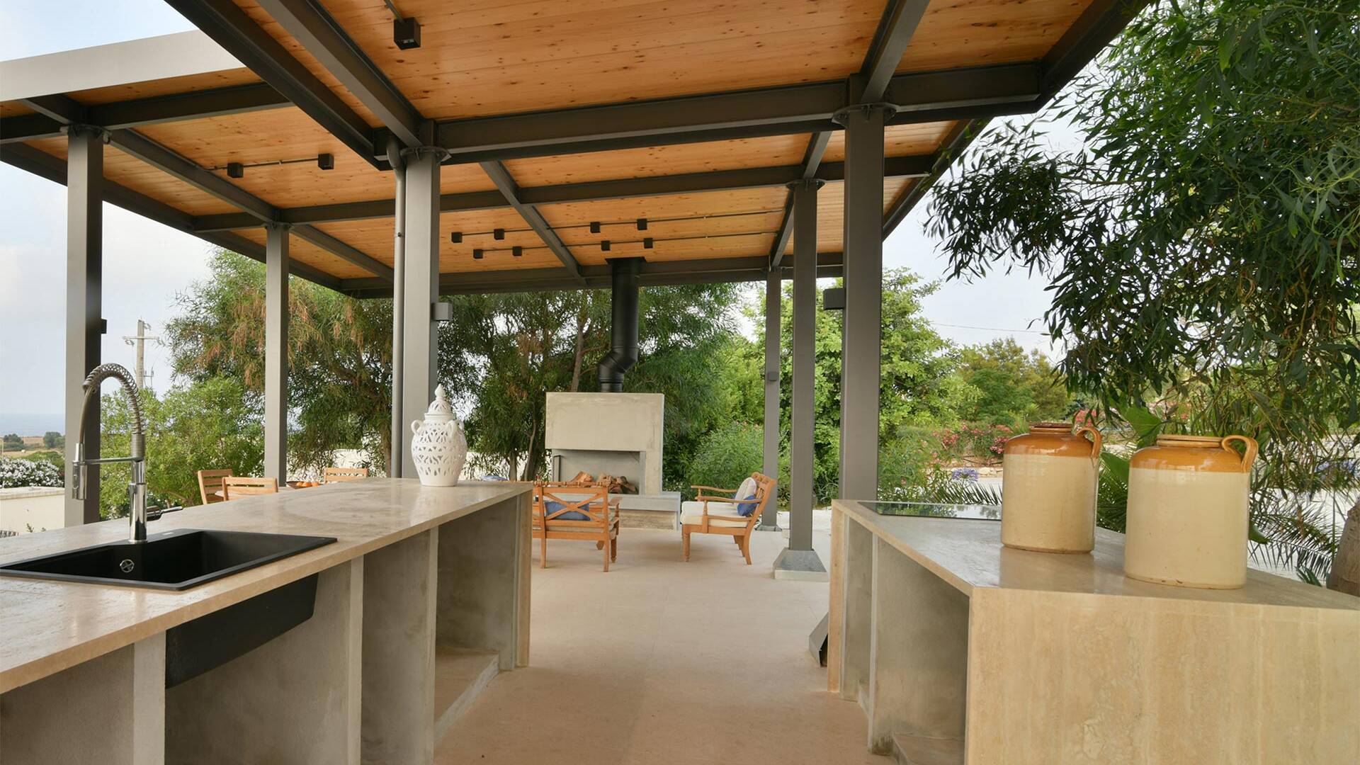 outdoor kitchen