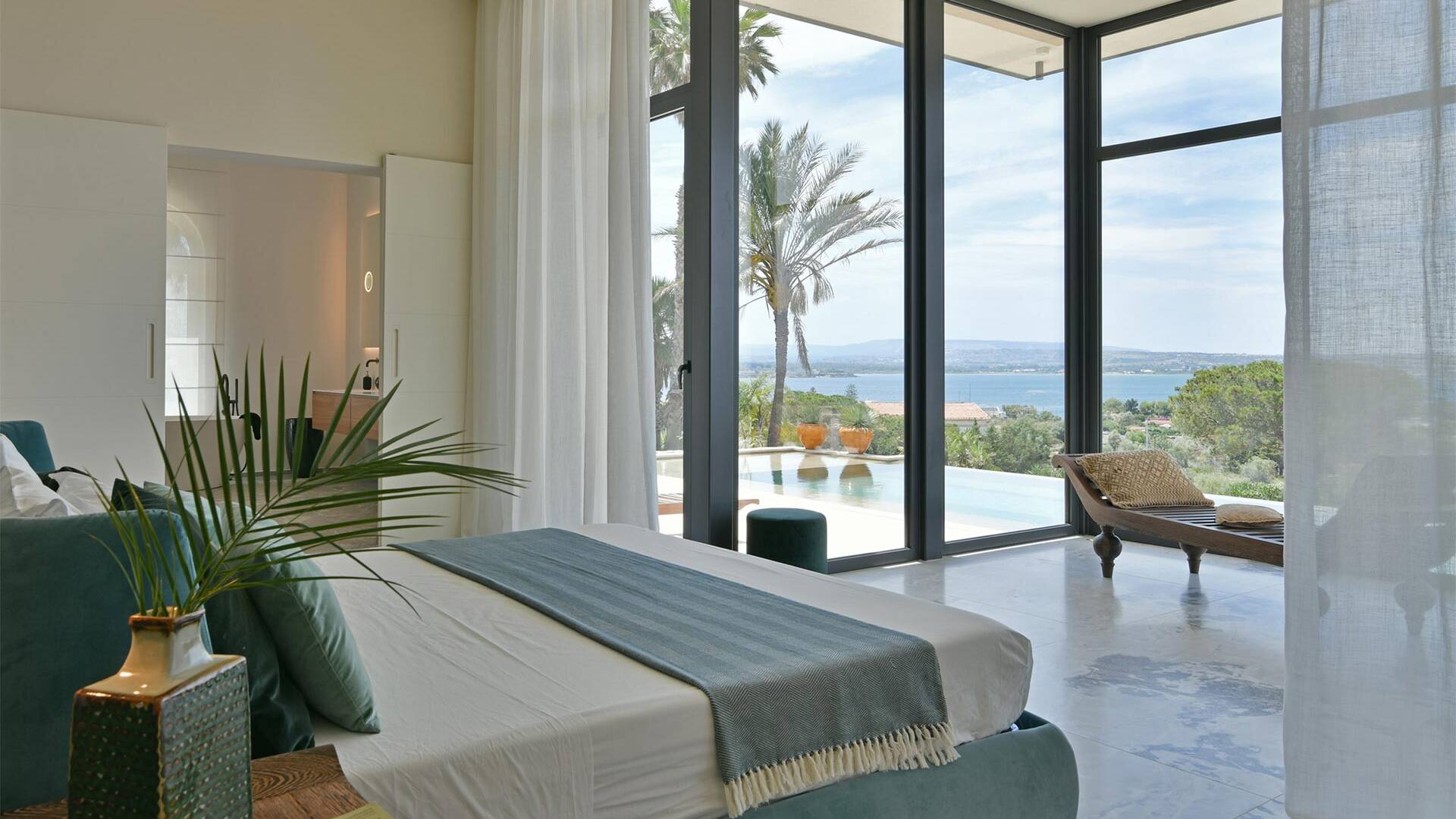 ground floor en suite double bedroom