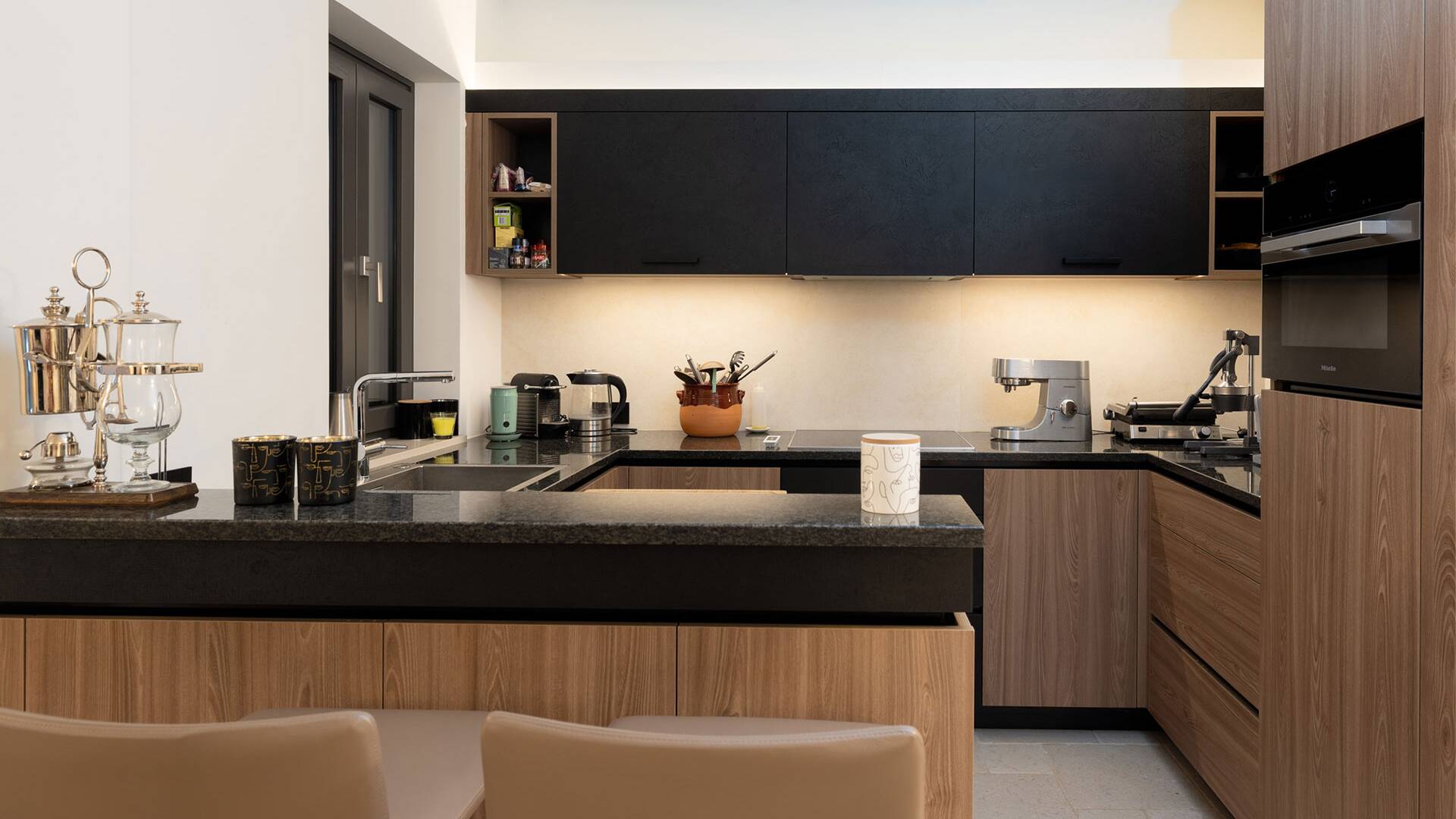 fully equipped kitchen