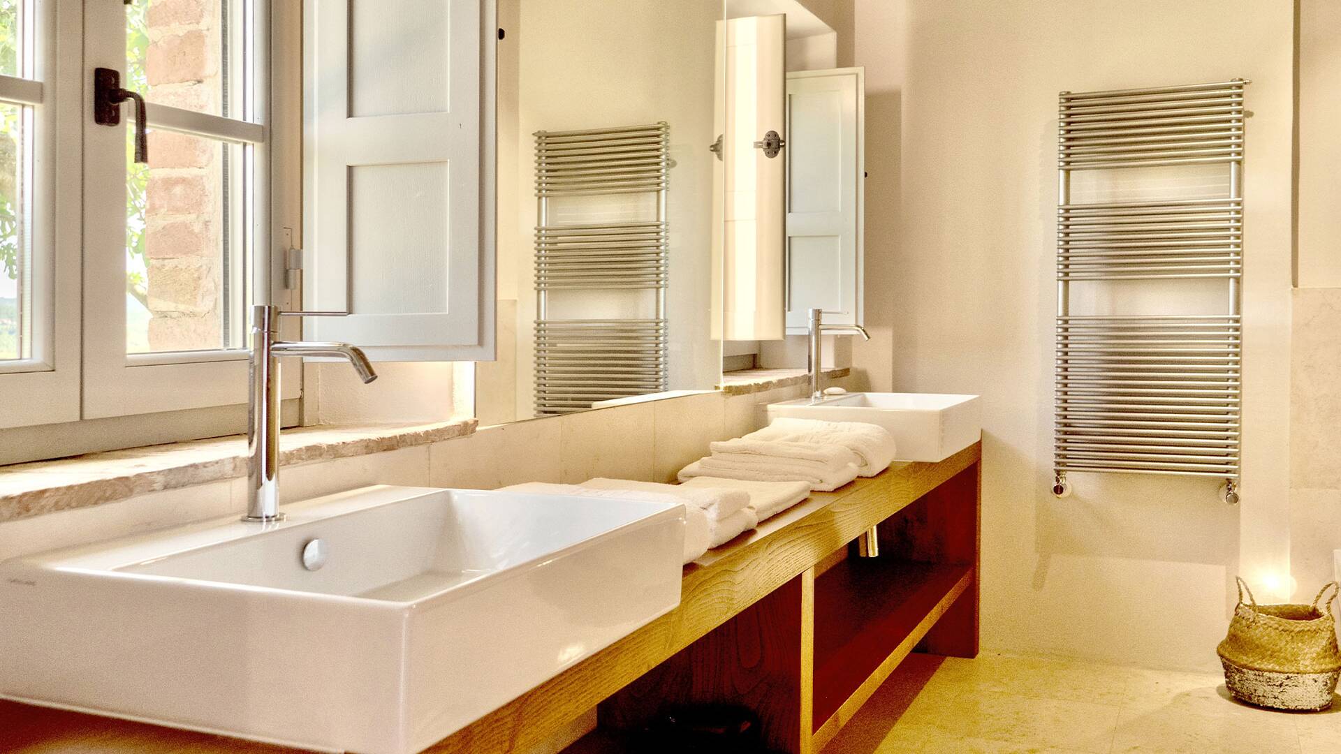 modern luxury bathroom