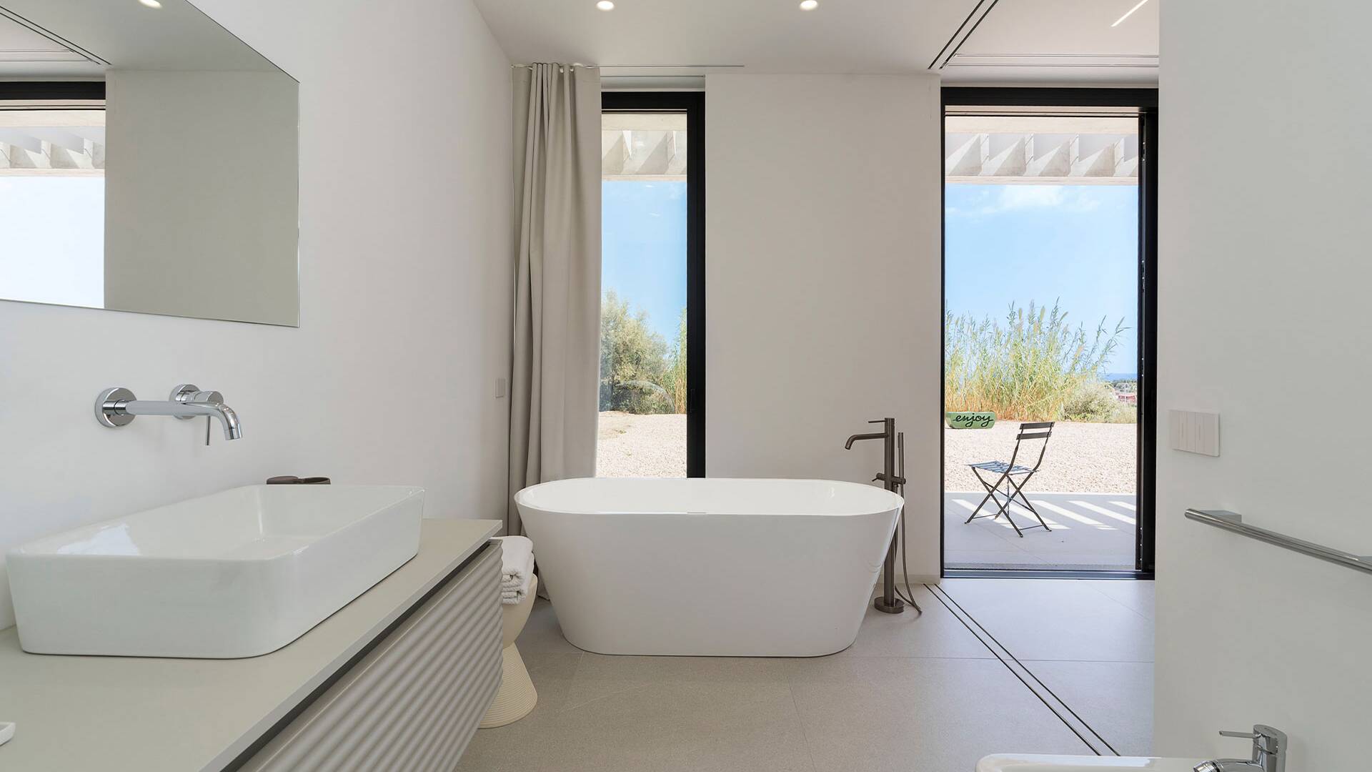 en suite bathroom with bath tub