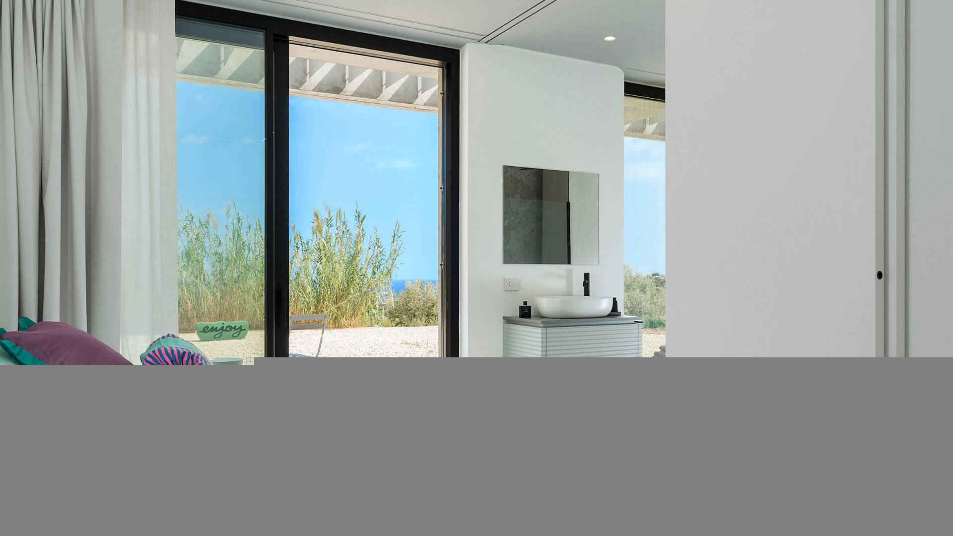 en suite twin bedroom