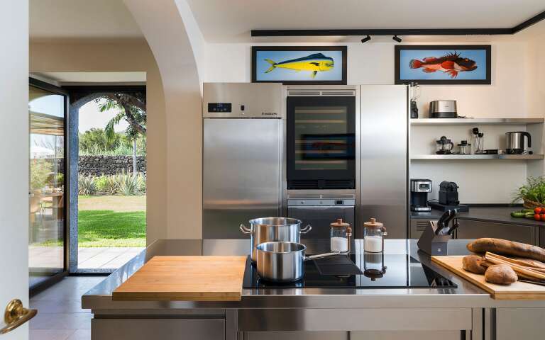 fully equipped kitchen