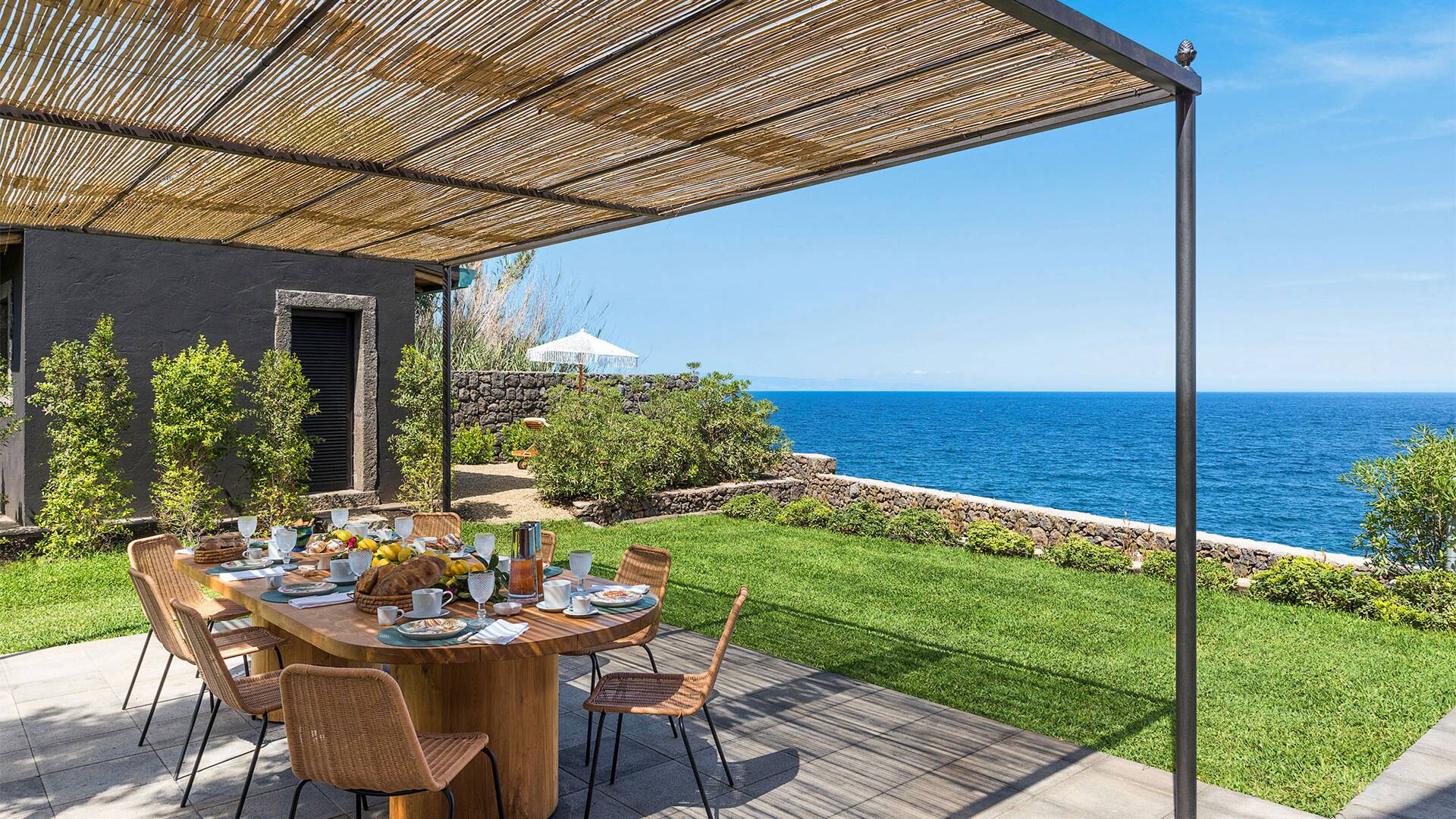  al fresco dining area 