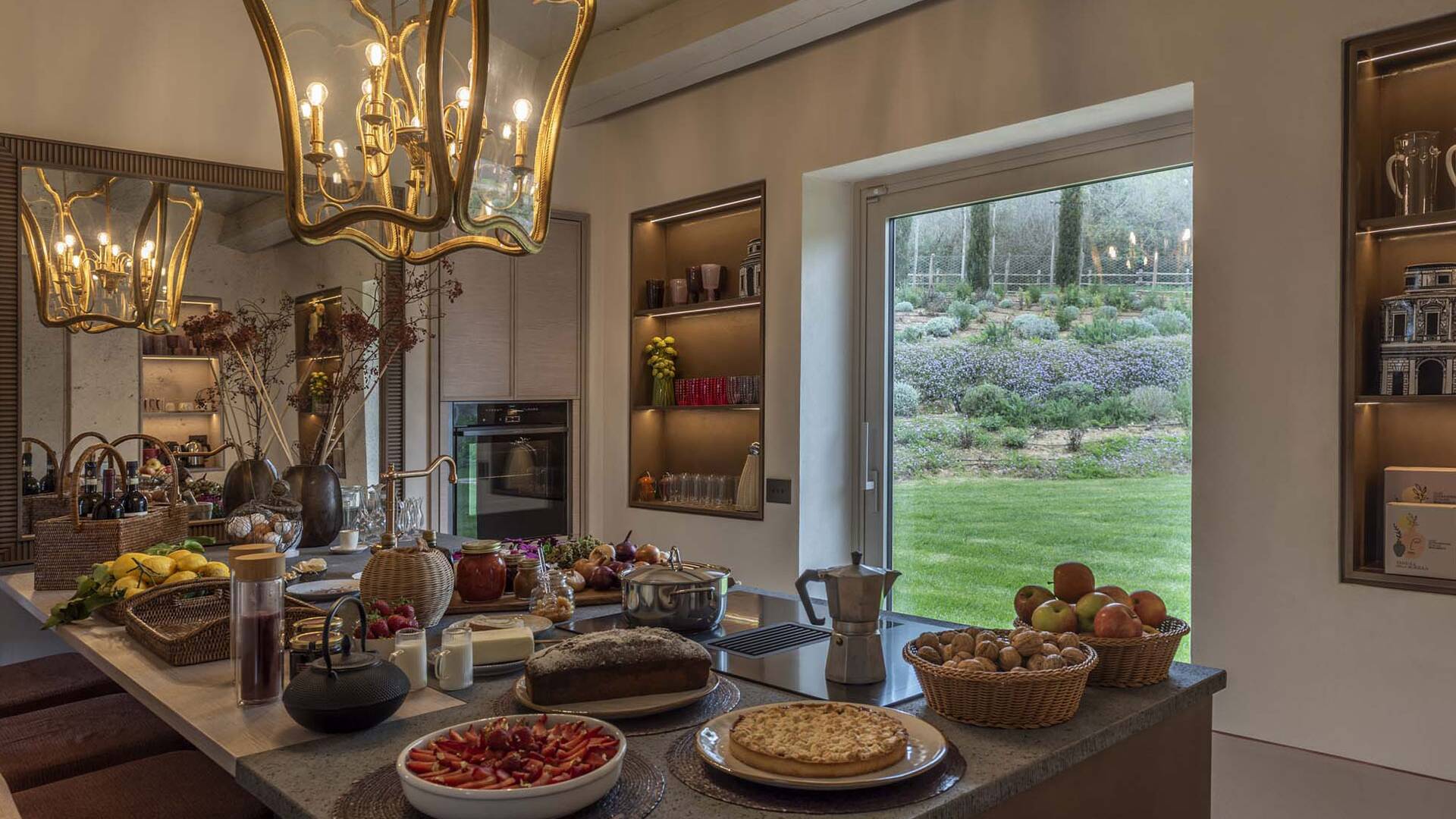 fully equipped kitchen