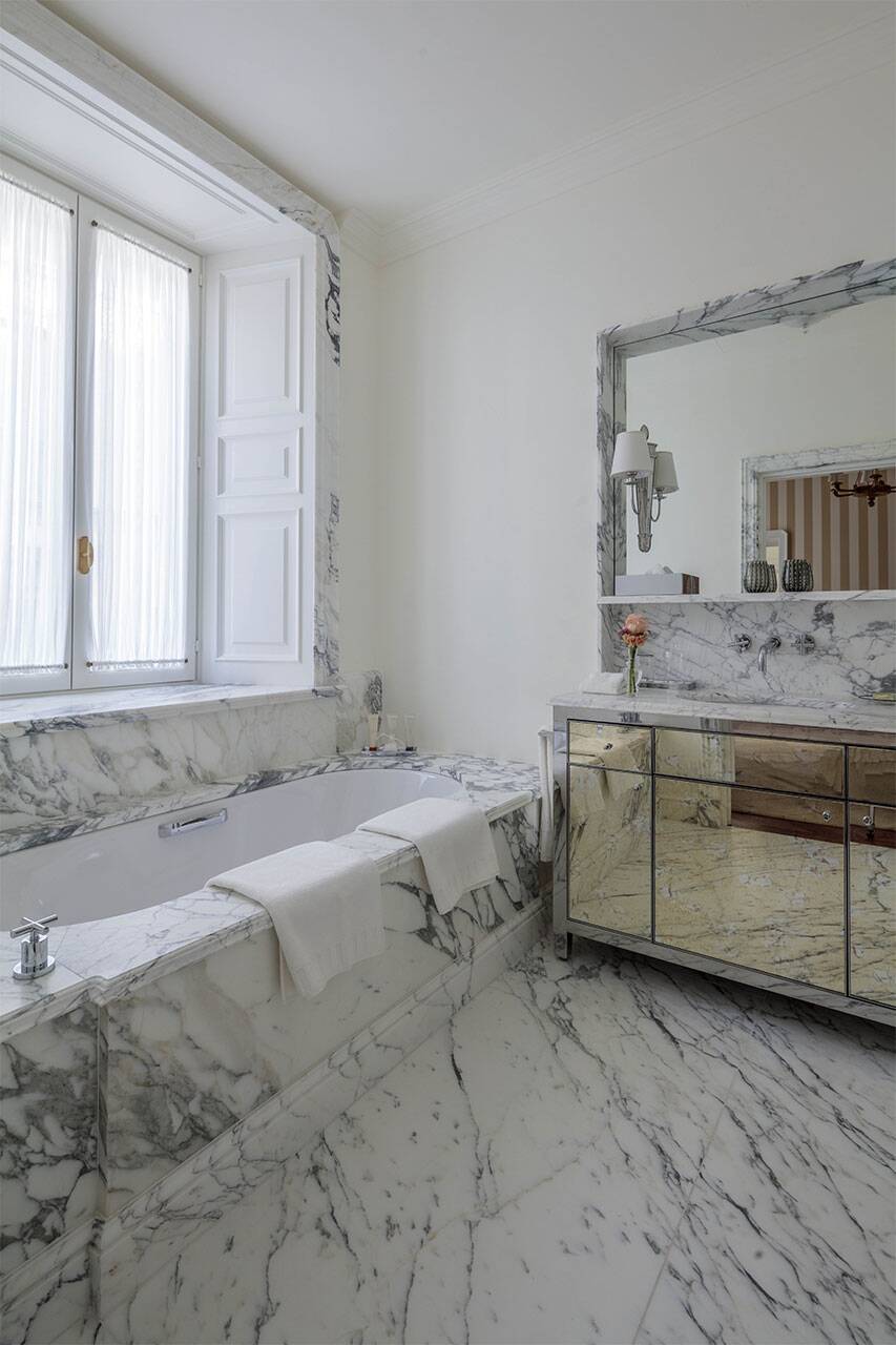 en suite bathroom with bath thub