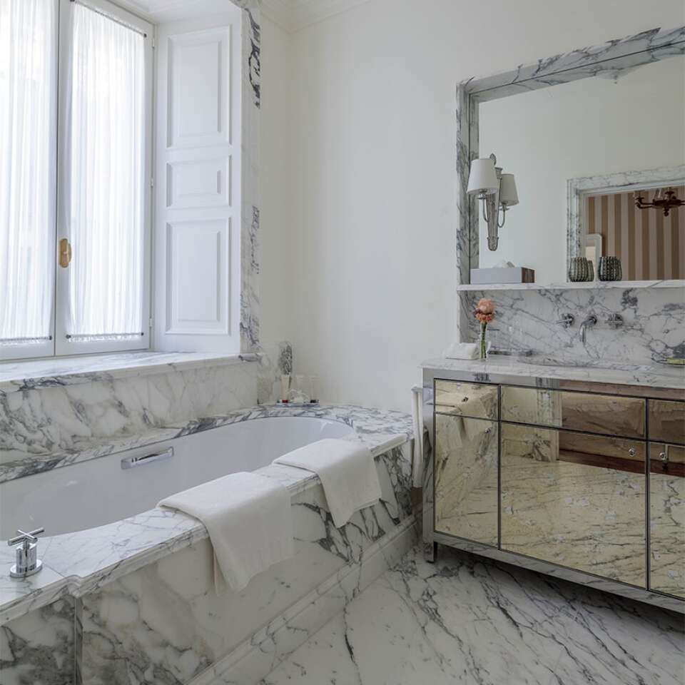 en suite bathroom with bath thub