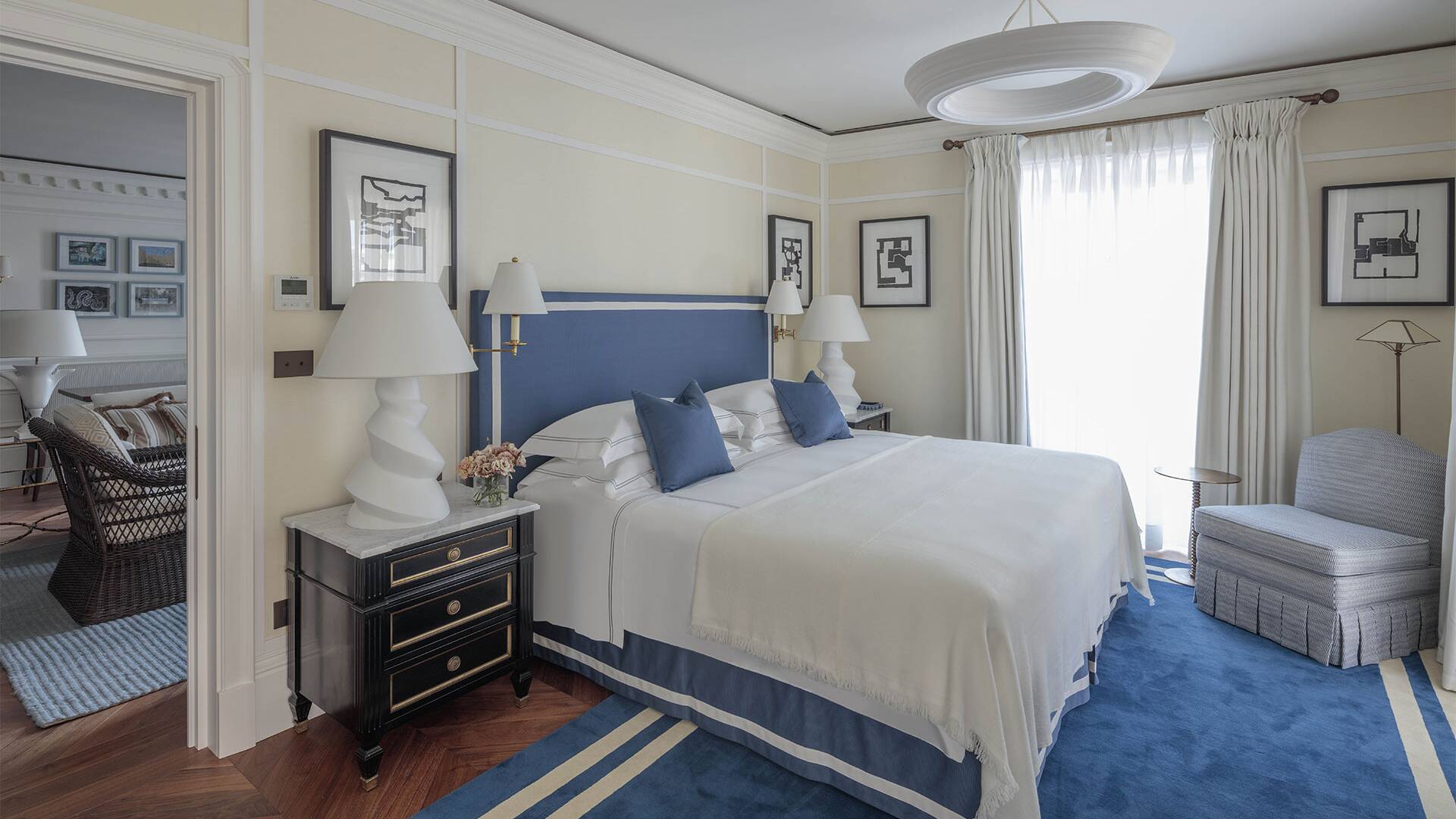 en suite double bedroom with king-sized bed