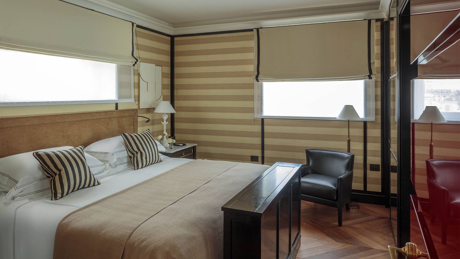 en suite double bedroom with king-sized bed