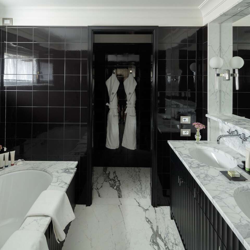 master bedroom en suite bathroom 