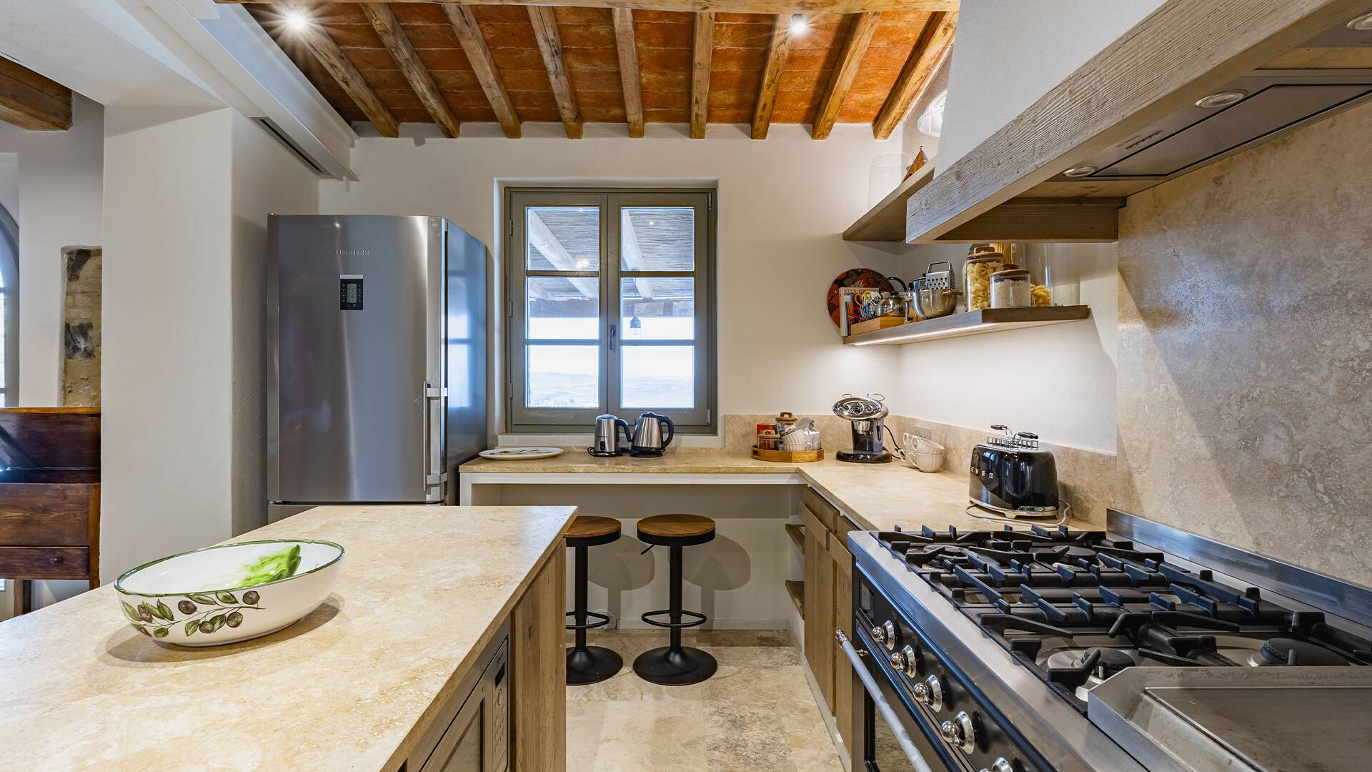 fully equipped kitchen