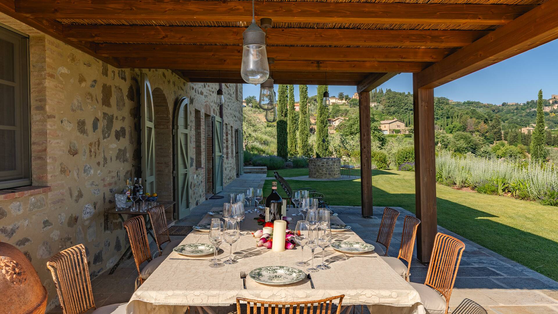 al fresco dining under the pergola