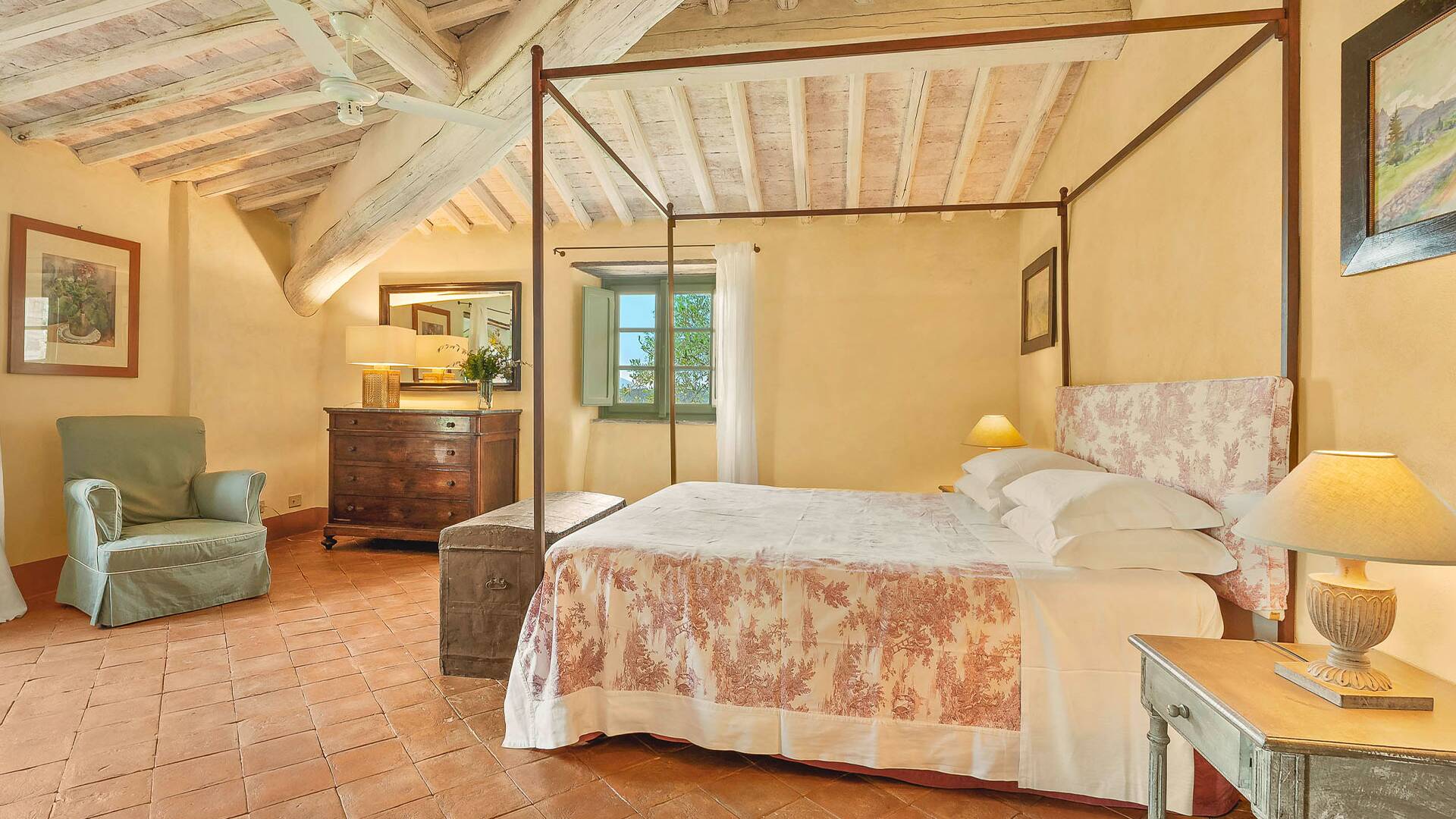 first floor, en suite double bedroom 