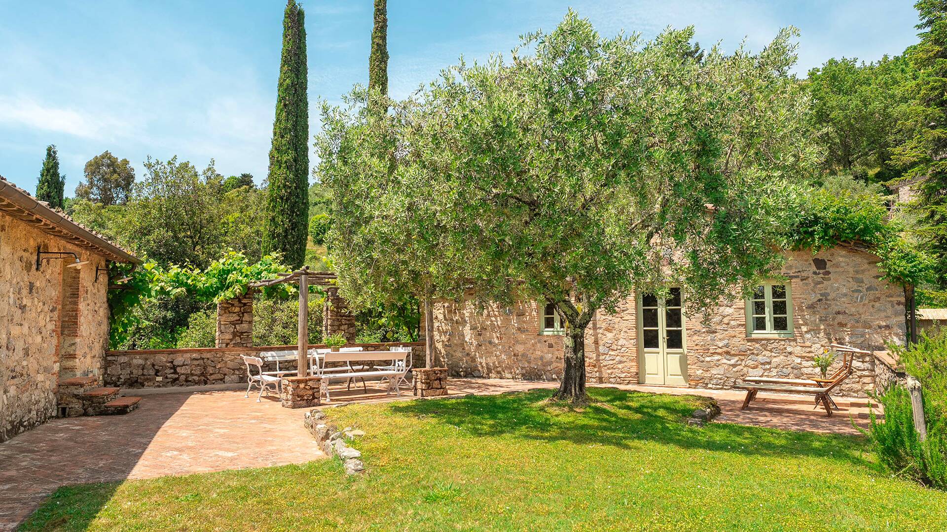 luxury Villa Solare for rent near Lucca