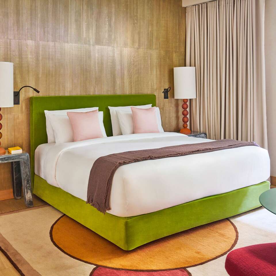 en suite double bedroom with king-size bed