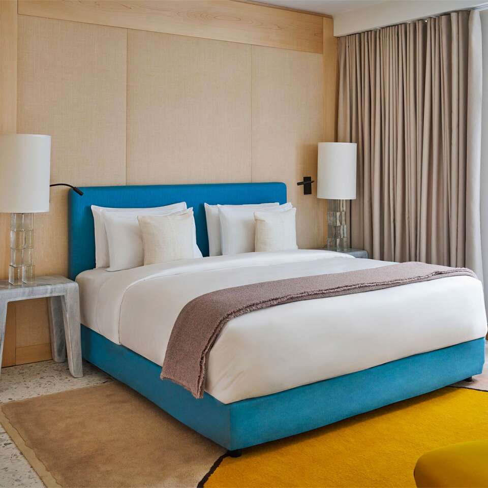 en suite double bedroom with king size bed