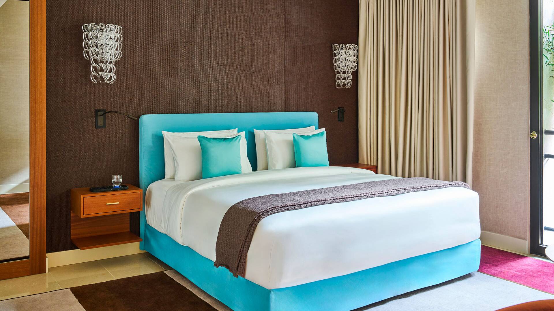 en suite double bedroom with king-size bed