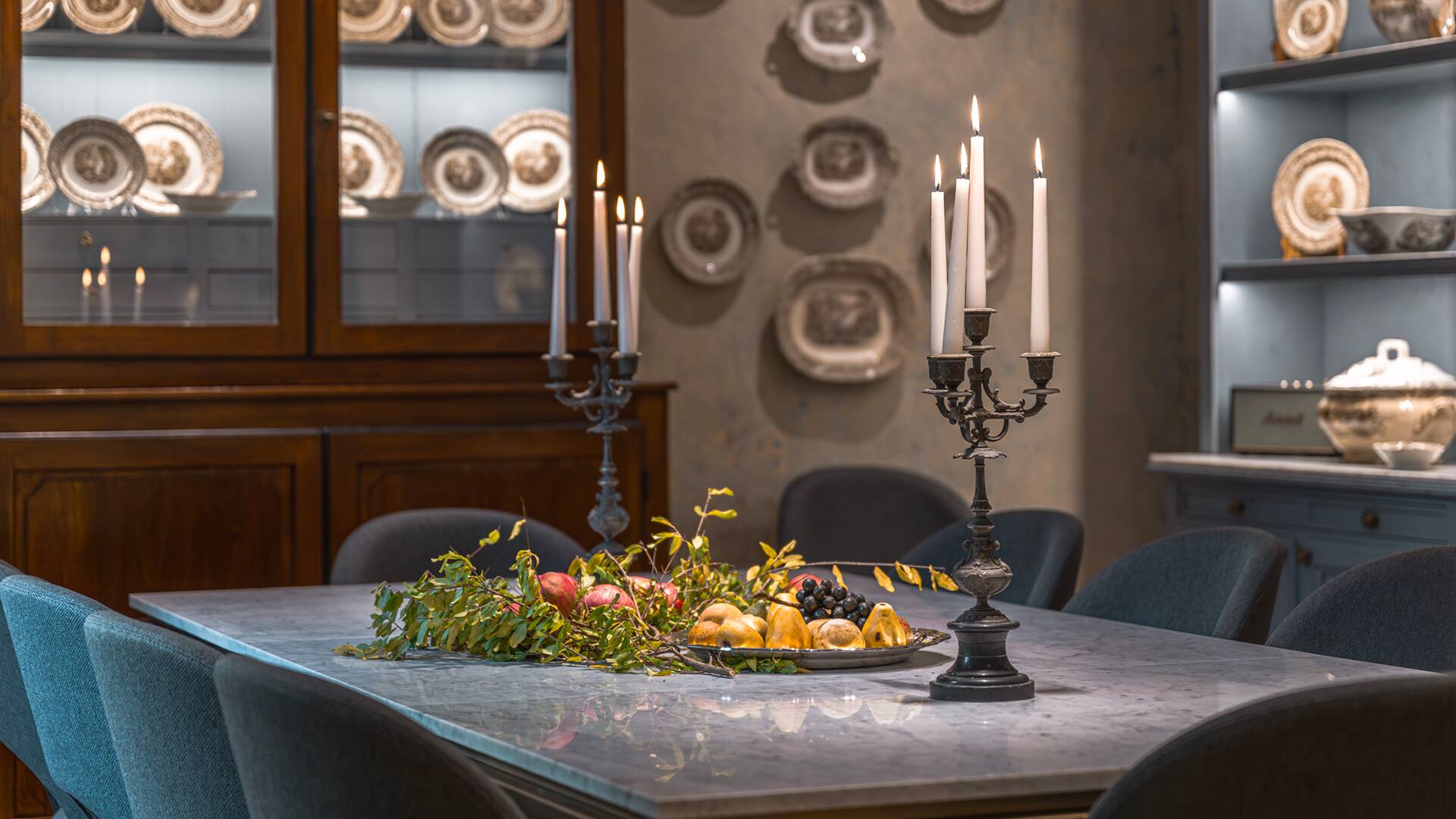Dining table with curated decorative details
