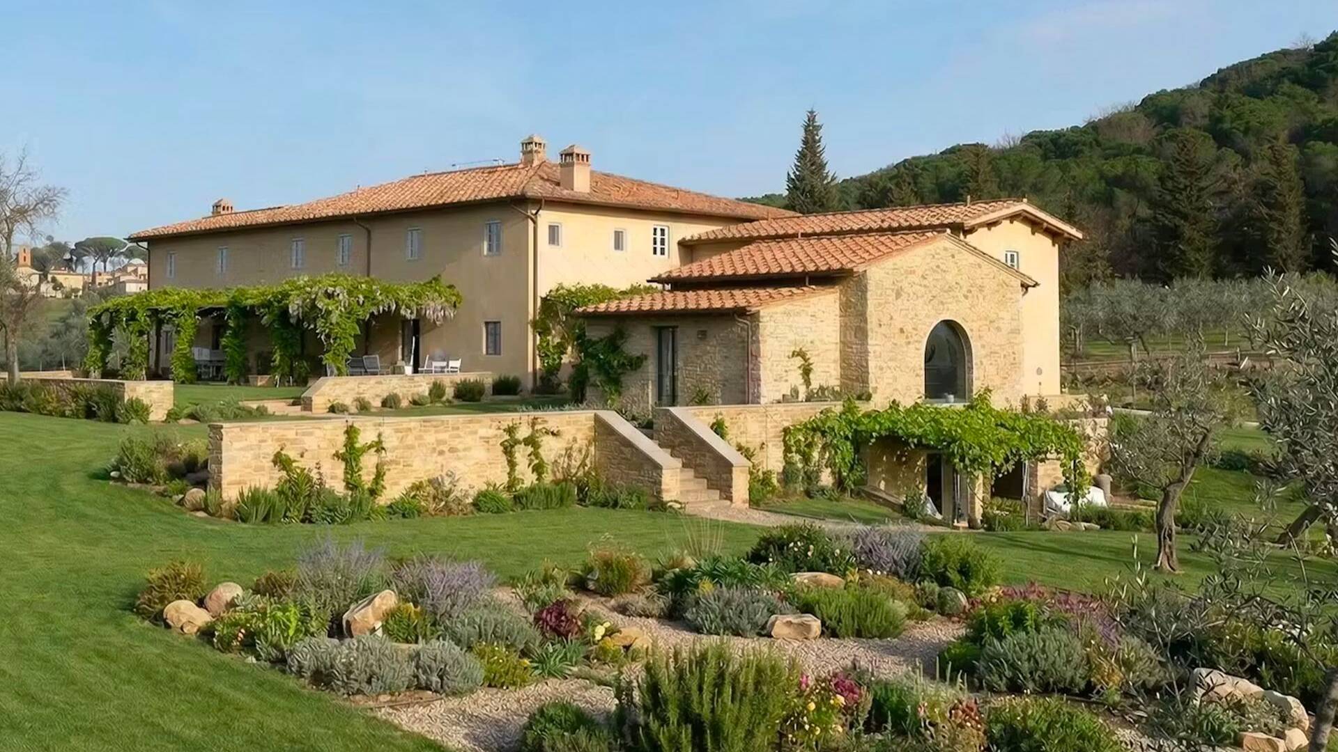 luxury villa Luigia for weekly rental near Florence