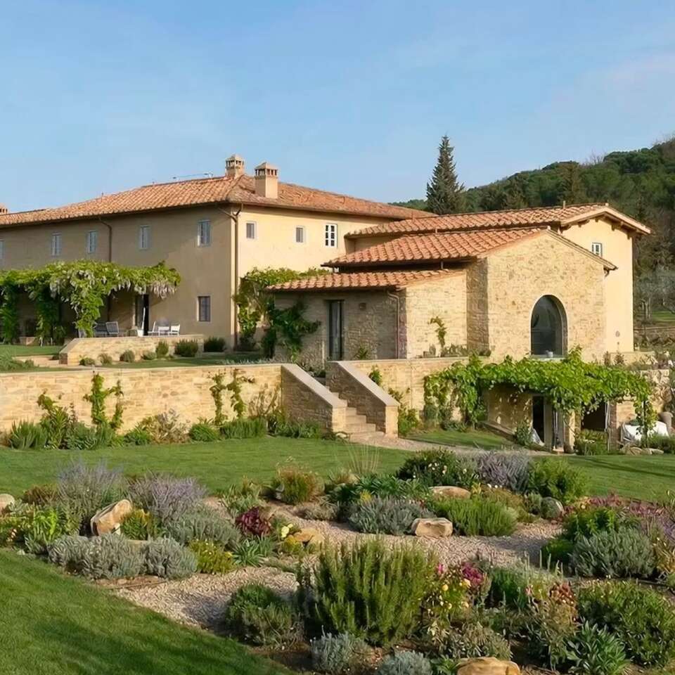 luxury villa Luigia for weekly rental near Florence