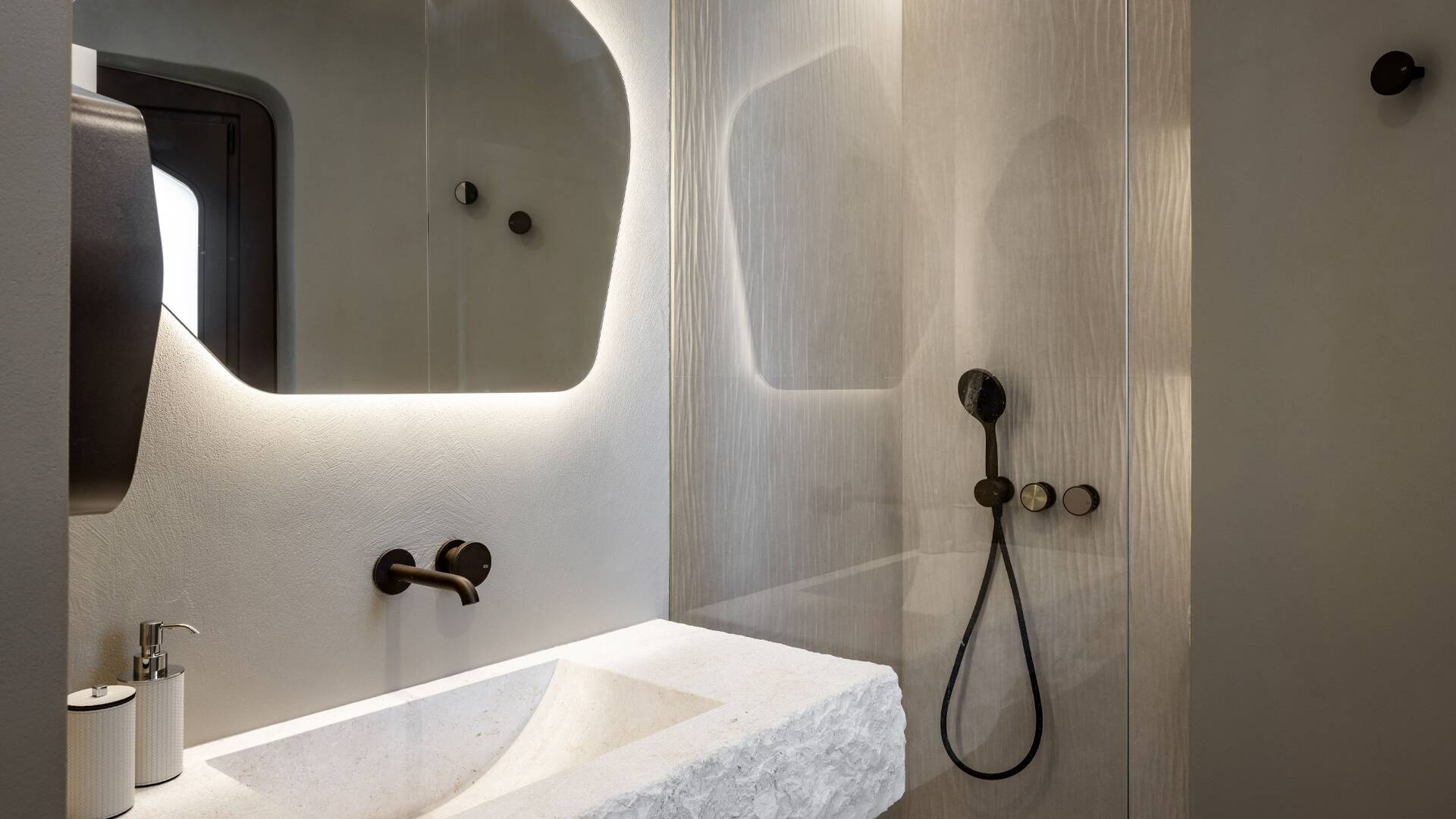 en suite bathroom