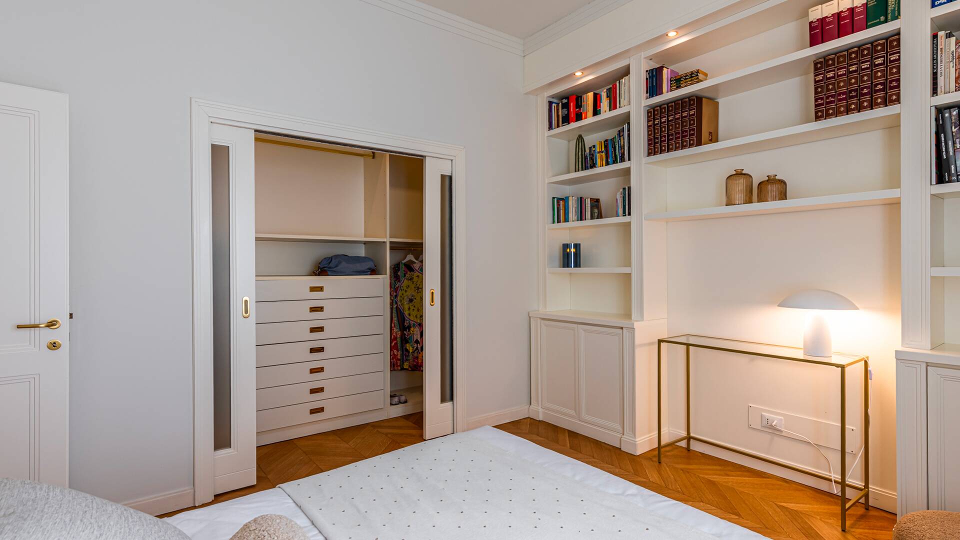 double bedroom with walk-in closet