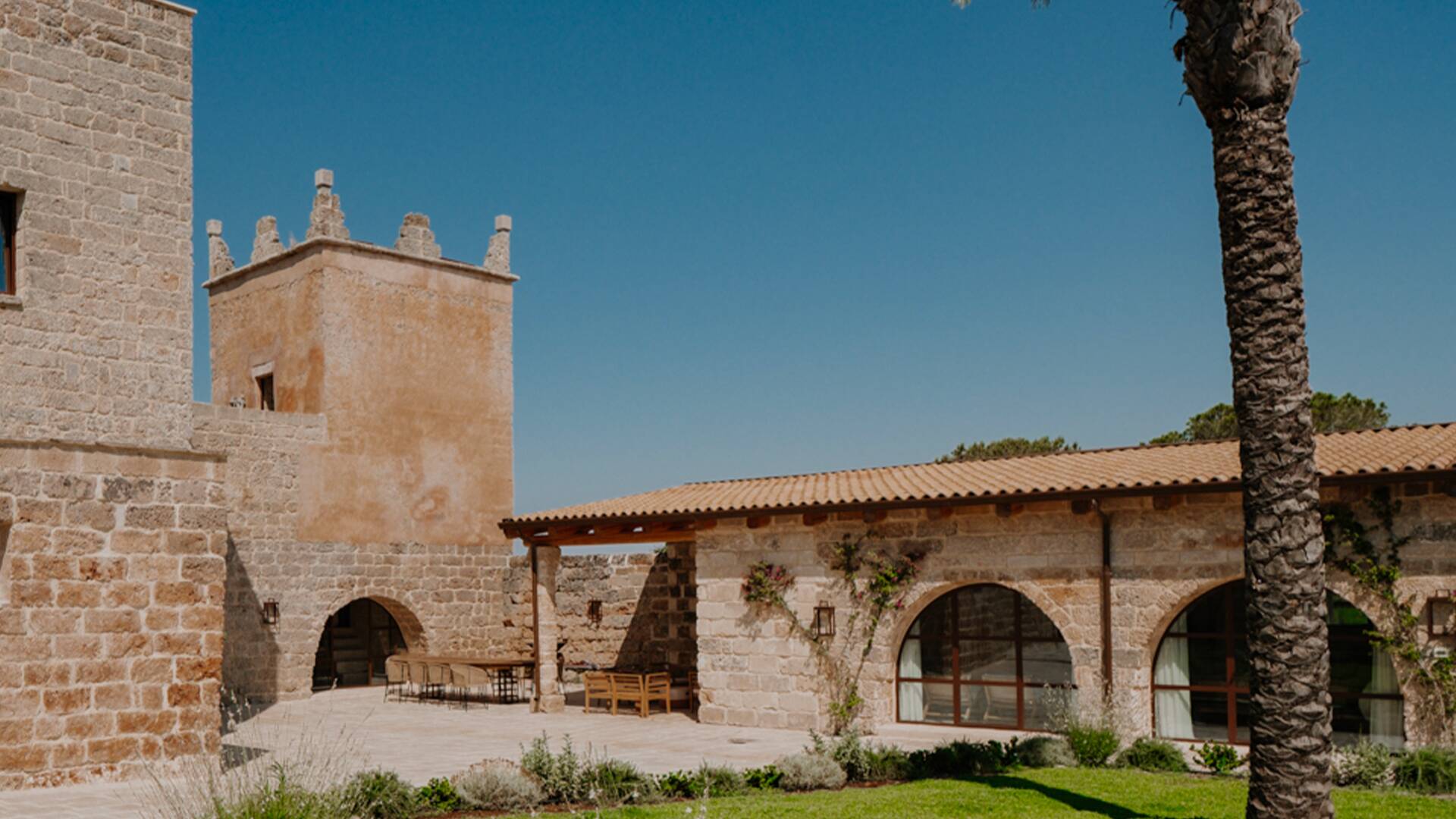 courtyard with mediterranean garden 