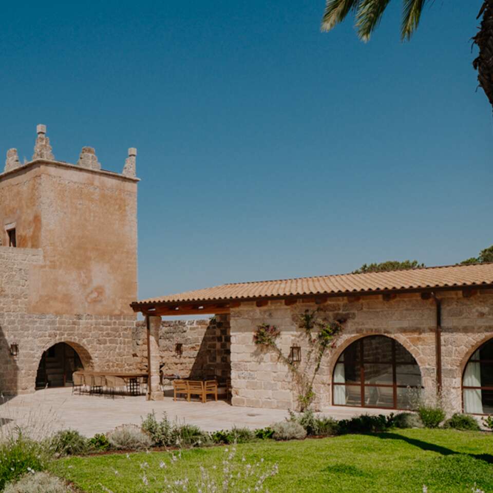courtyard with mediterranean garden 