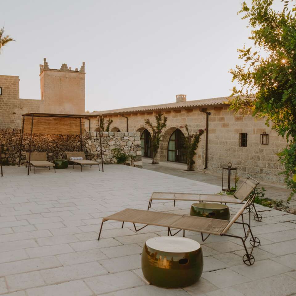 courtyard with lounge space 