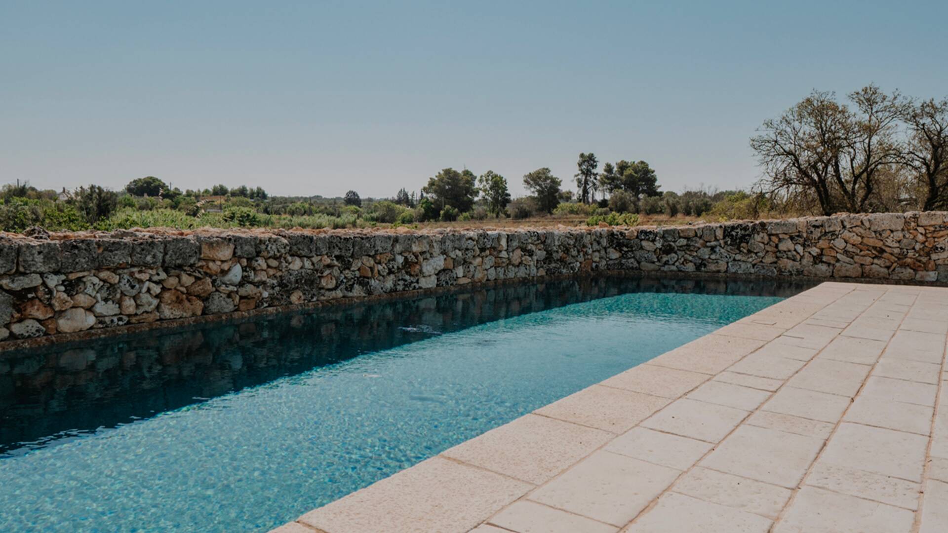 swimming pool 