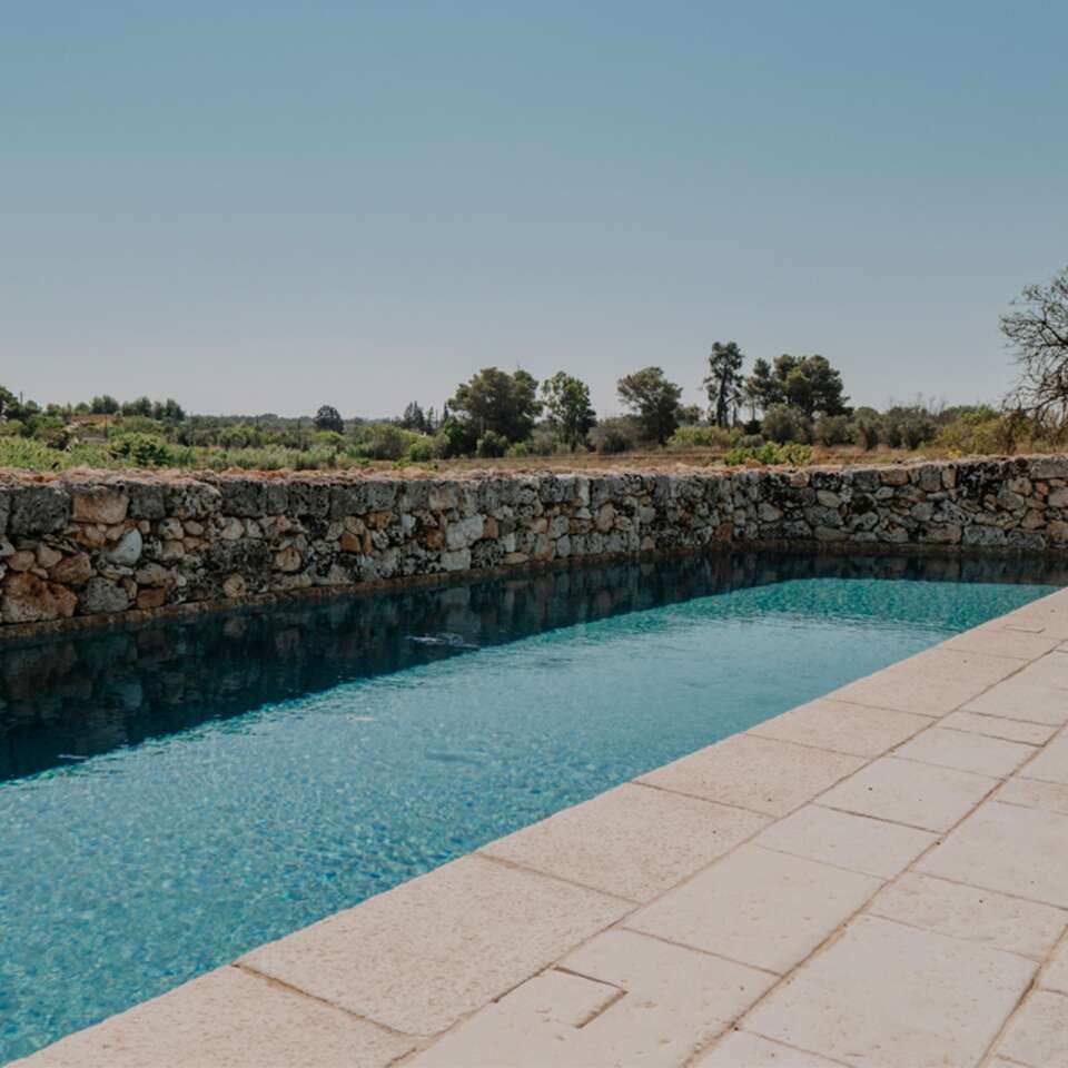swimming pool 