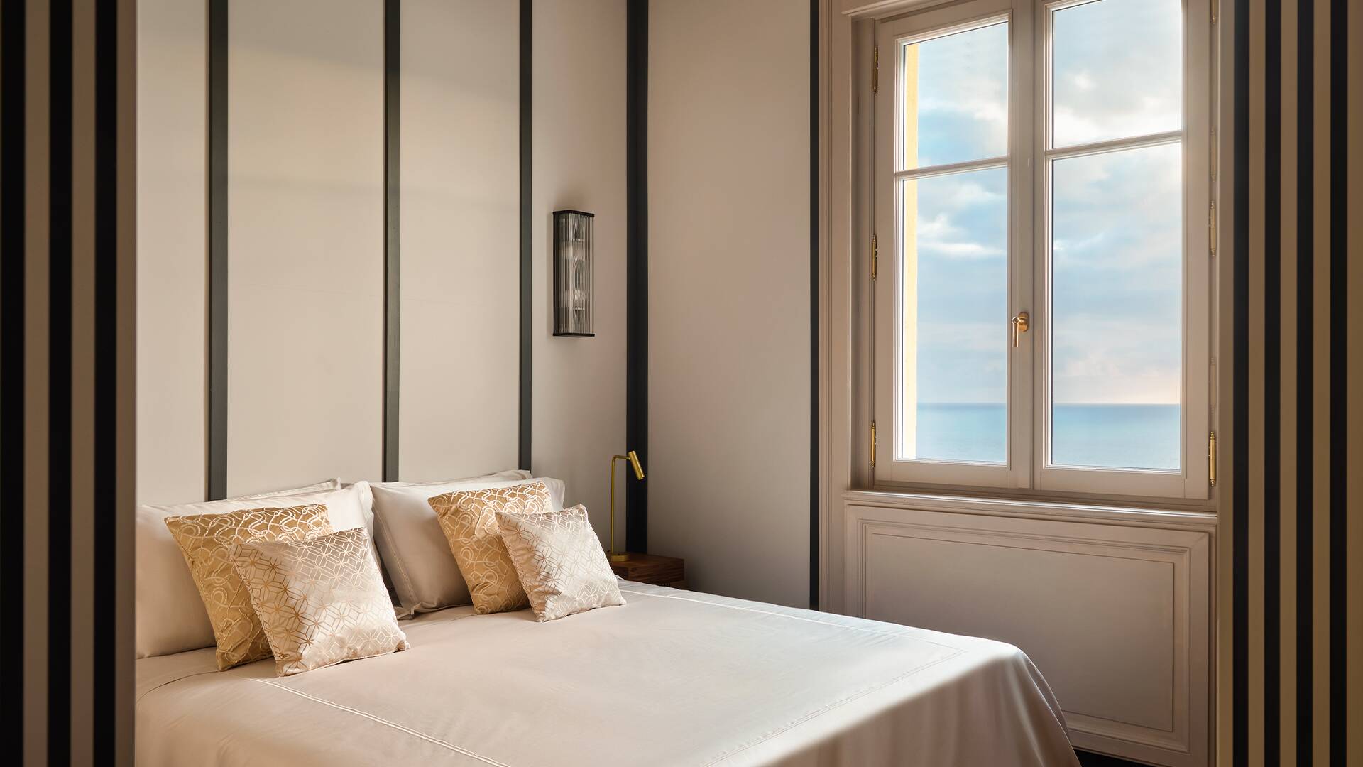 en suite double bedroom, first floor