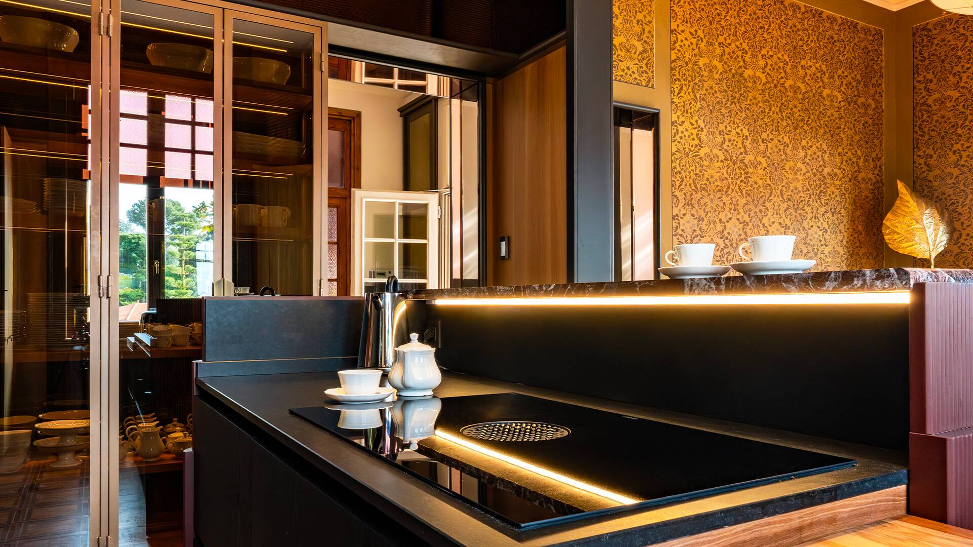 fully equipped kitchen 