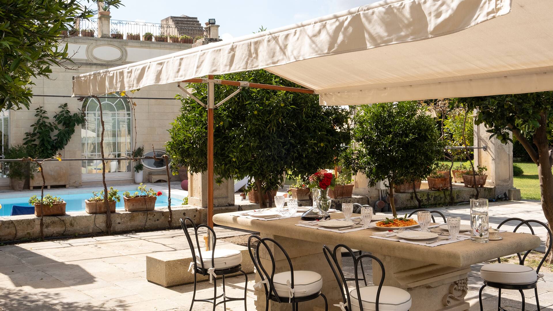Al fresco dining
