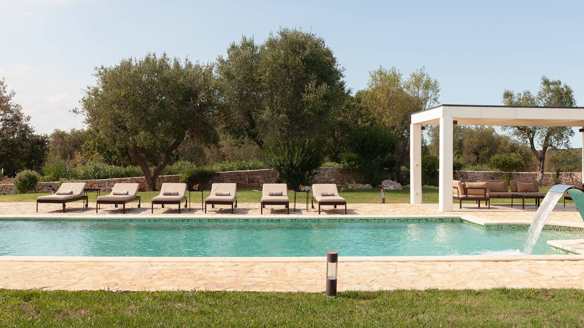 luxury Trullo Siepe for rent luxury holiday in puglia 