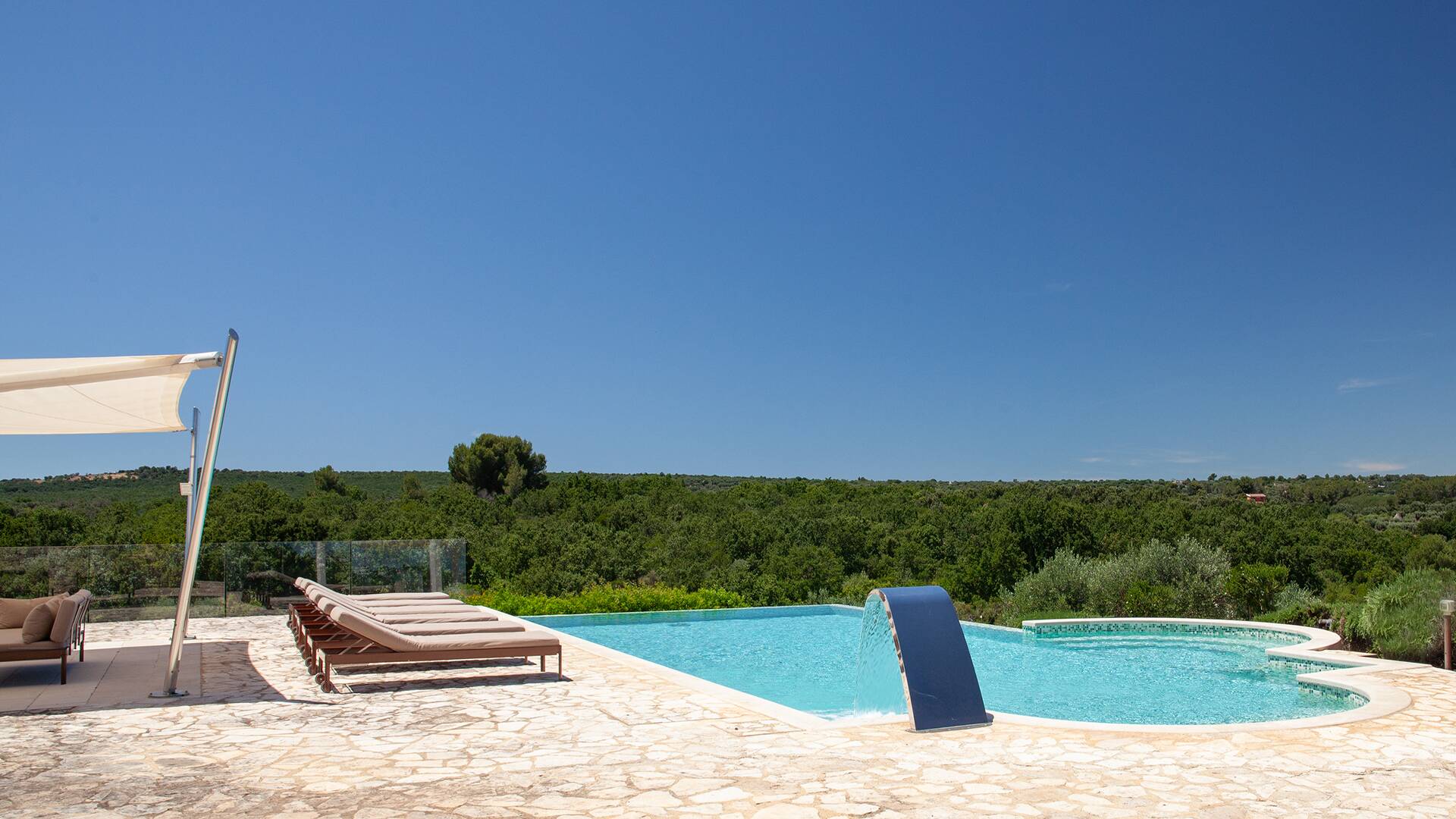 luxury Trullo Siepe for weekly rental near  Ostuni