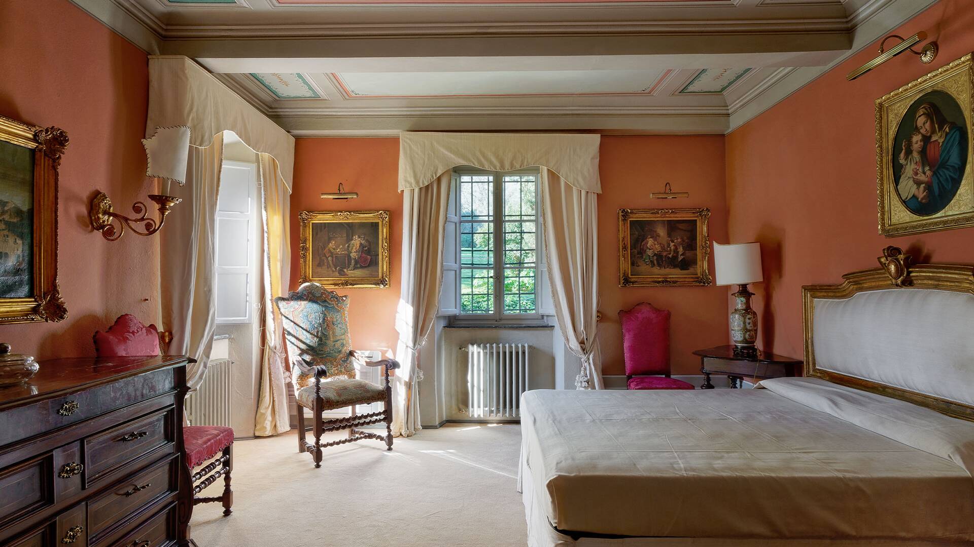 first floor, en suite double bedroom 