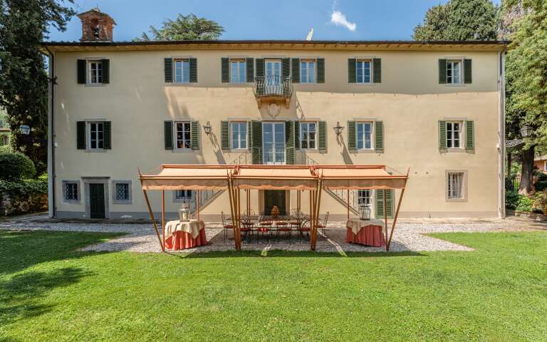 al fresco covered dining area