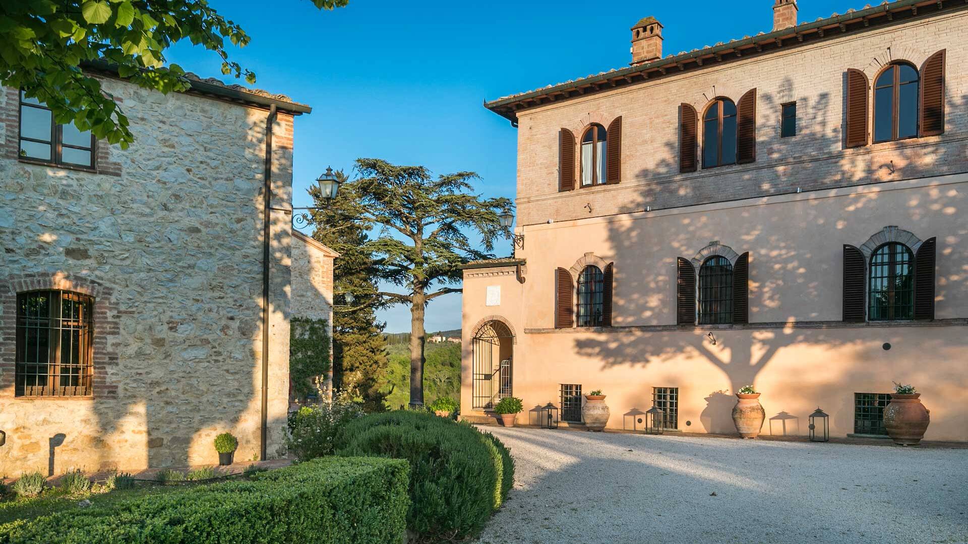large vacation villa in Tuscany