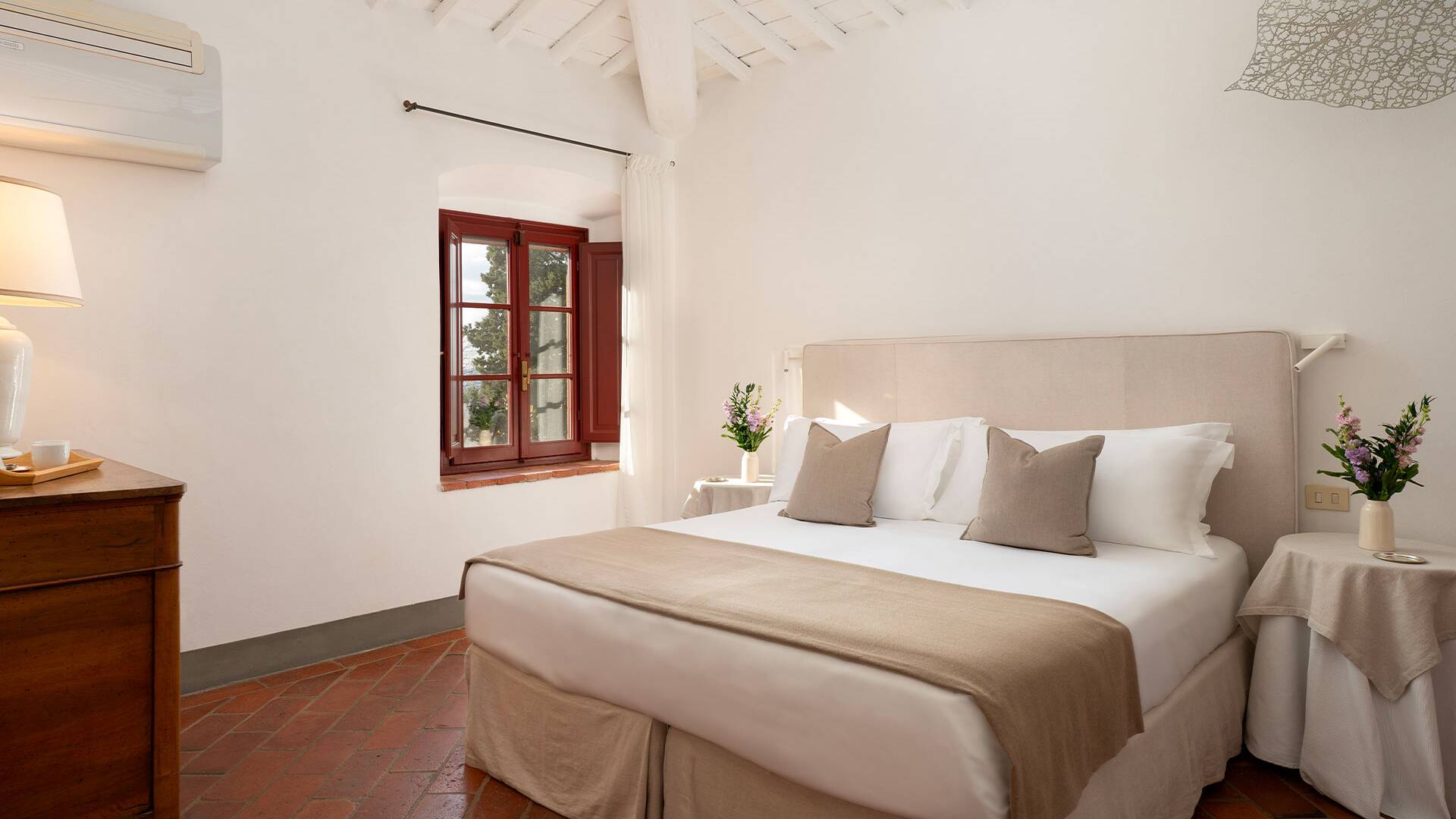 luxury traditional villa in Tuscany